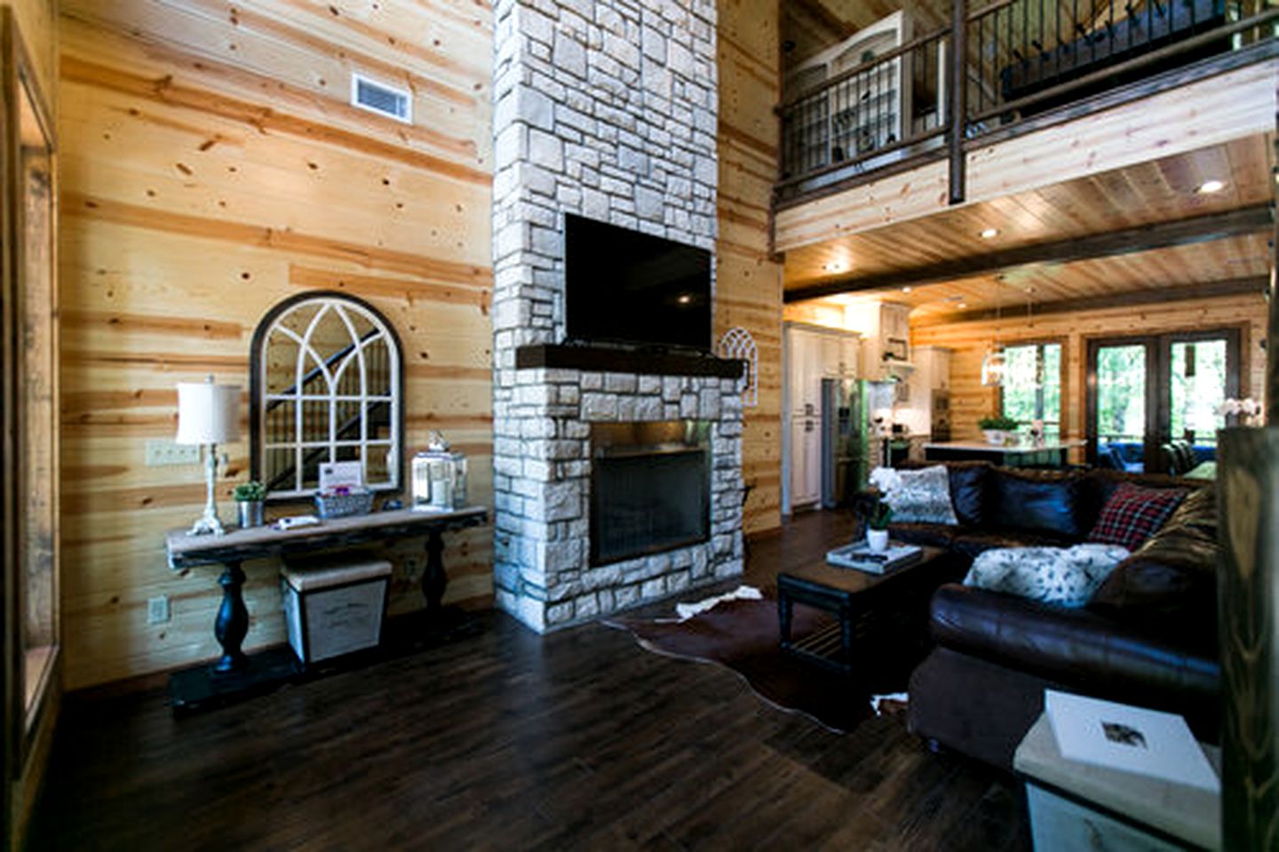 Fantastic Vacation Cabin with a Luxury Hot Tub in Broken Bow, Oklahoma