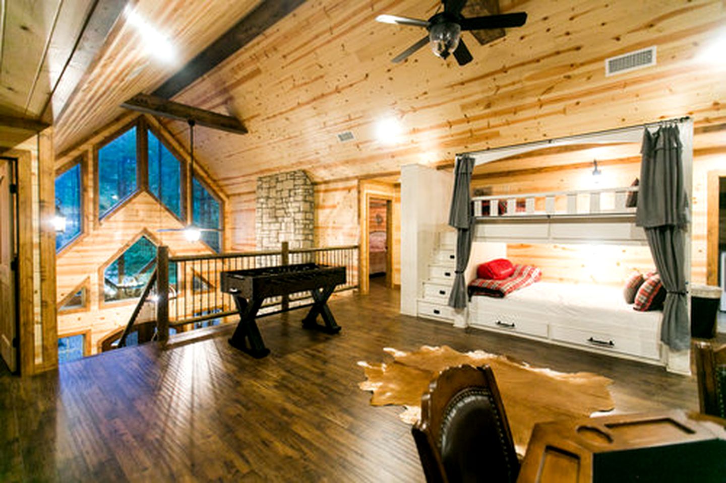 Fantastic Vacation Cabin with a Luxury Hot Tub in Broken Bow, Oklahoma