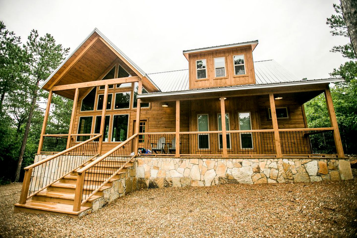 Luxurious Cabin with a Hot Tub and Fireplace near Broken Bow Lake in Oklahoma