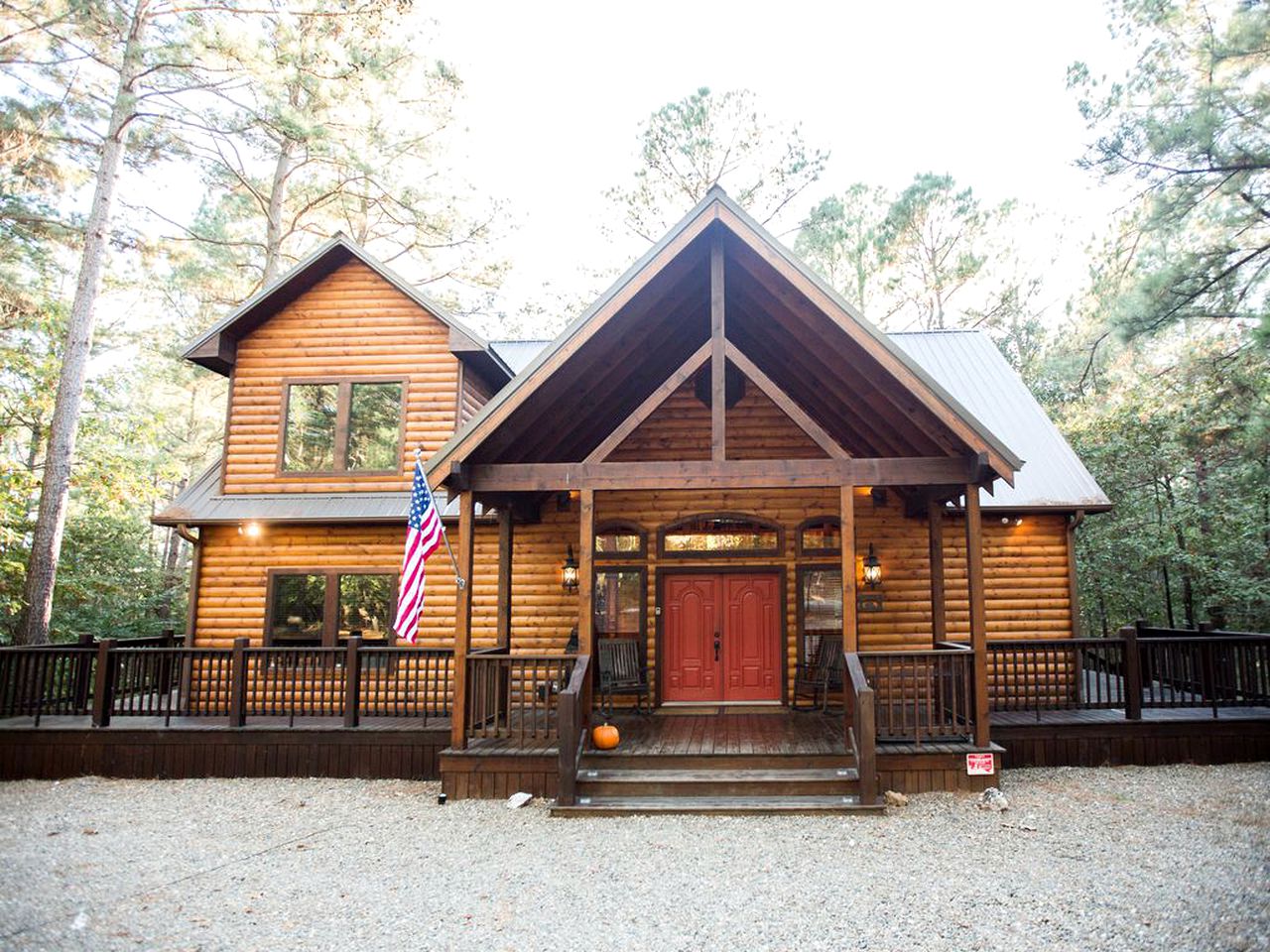 Cozy Log Cabin Rental by Broken Bow Lake near Hochatown, Oklahoma