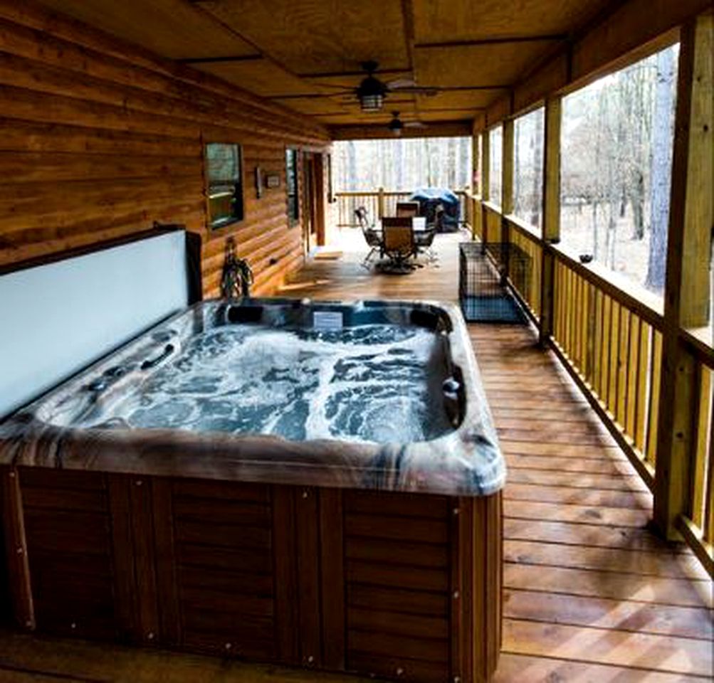 Peaceful Cabin with a Hot Tub for a  Family Retreat near Broken Bow Lake, Oklahoma