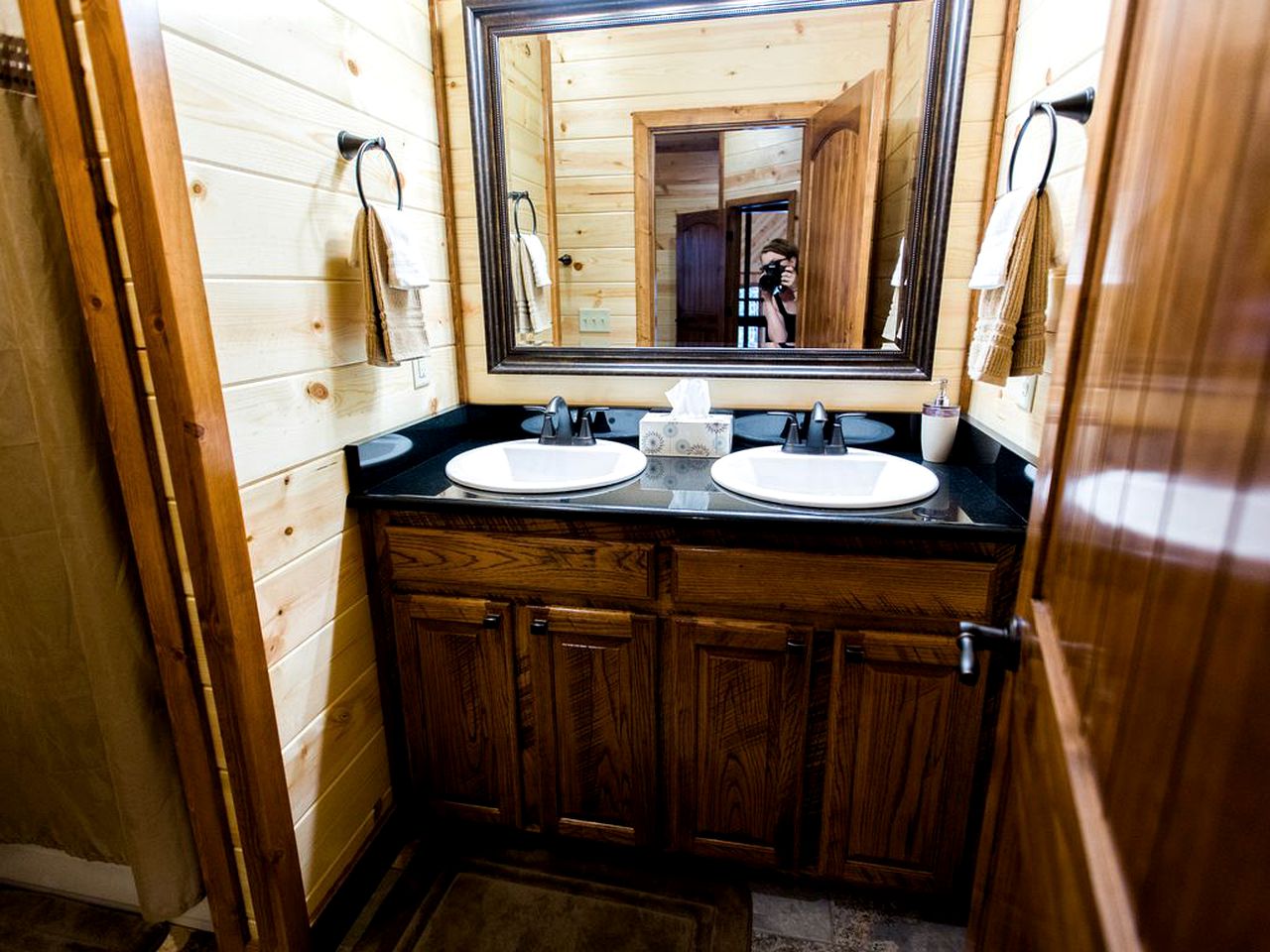 Peaceful Cabin with a Hot Tub for a  Family Retreat near Broken Bow Lake, Oklahoma