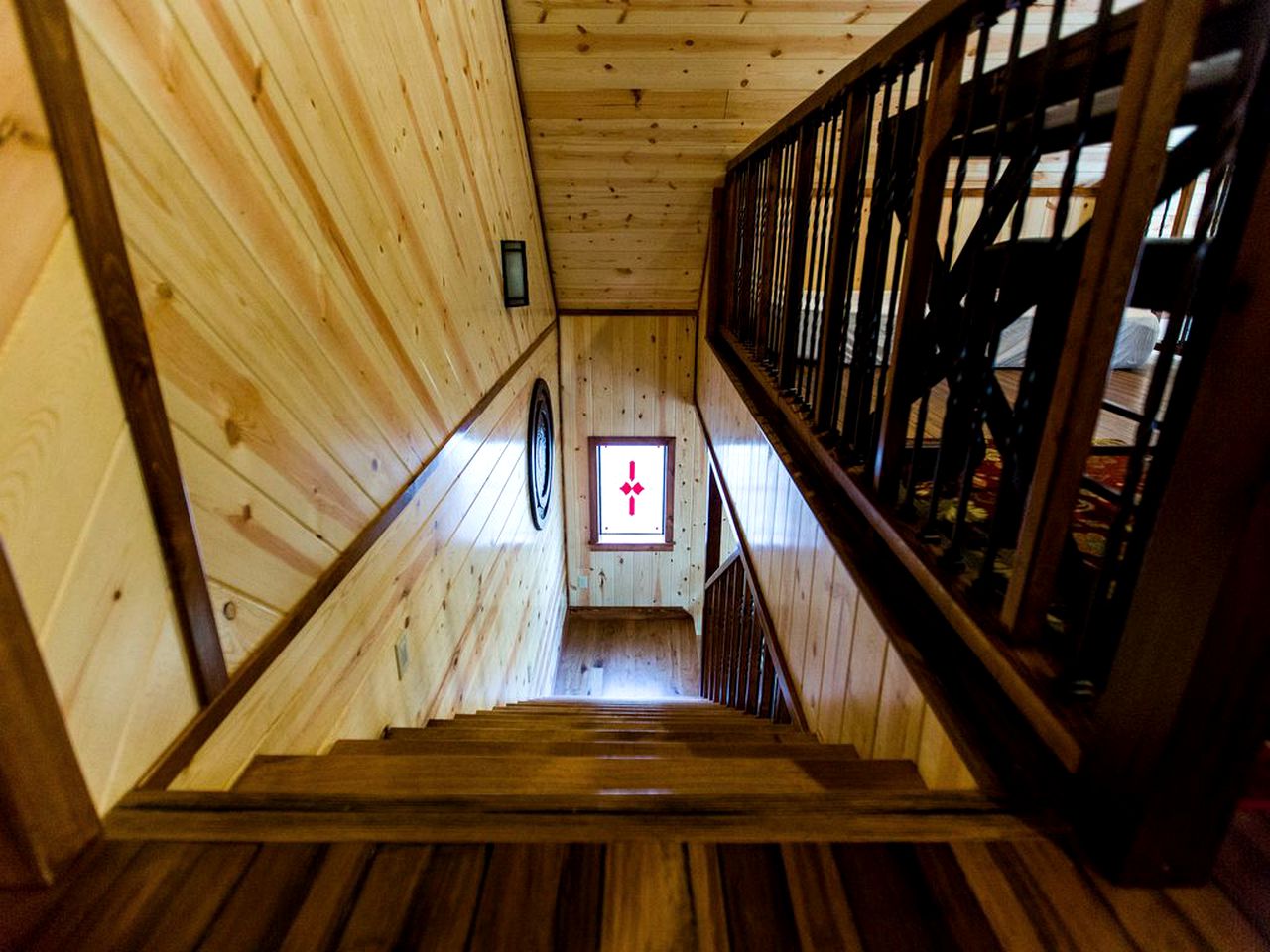 Peaceful Cabin with a Hot Tub for a  Family Retreat near Broken Bow Lake, Oklahoma