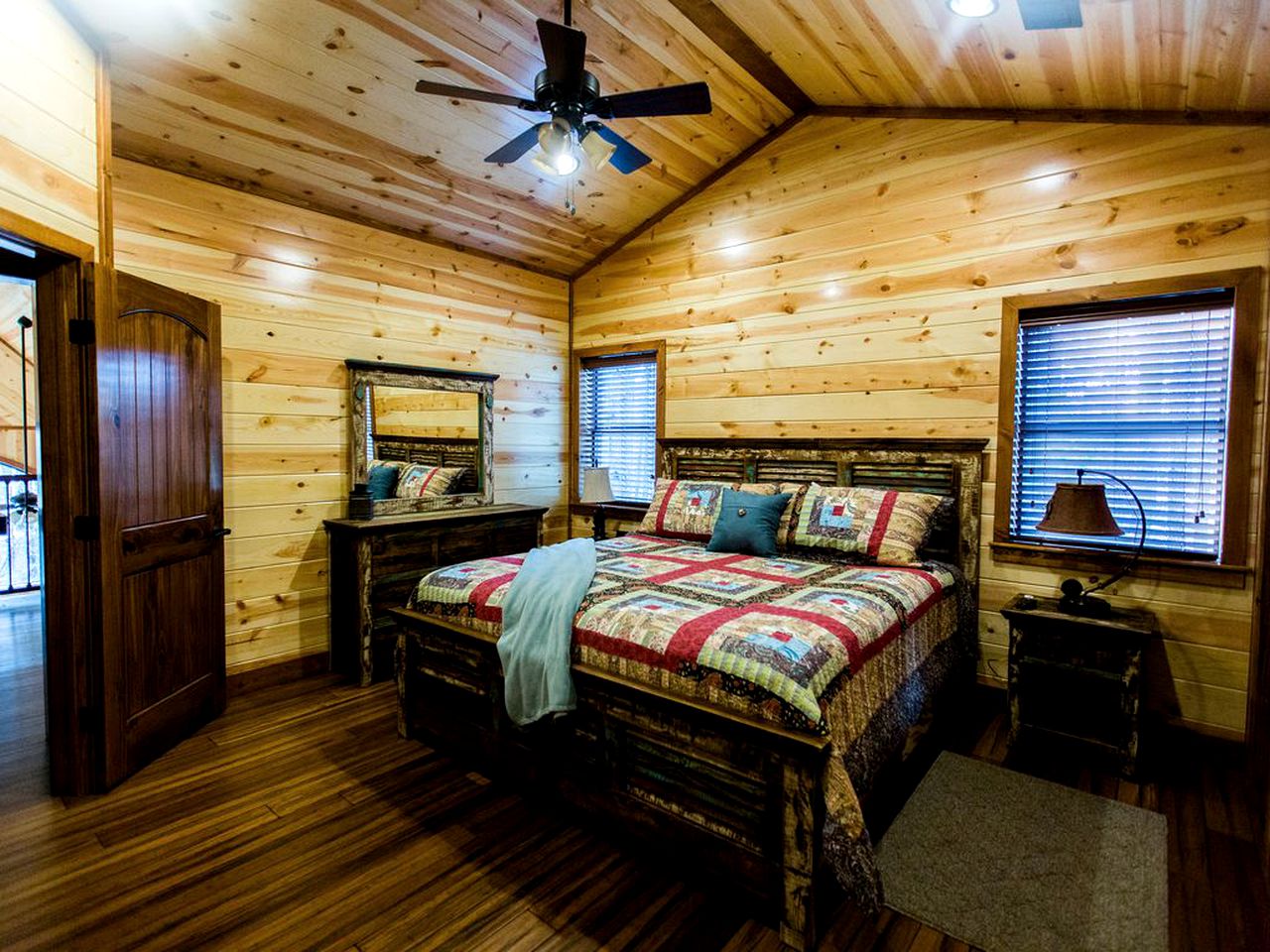 Peaceful Cabin with a Hot Tub for a  Family Retreat near Broken Bow Lake, Oklahoma