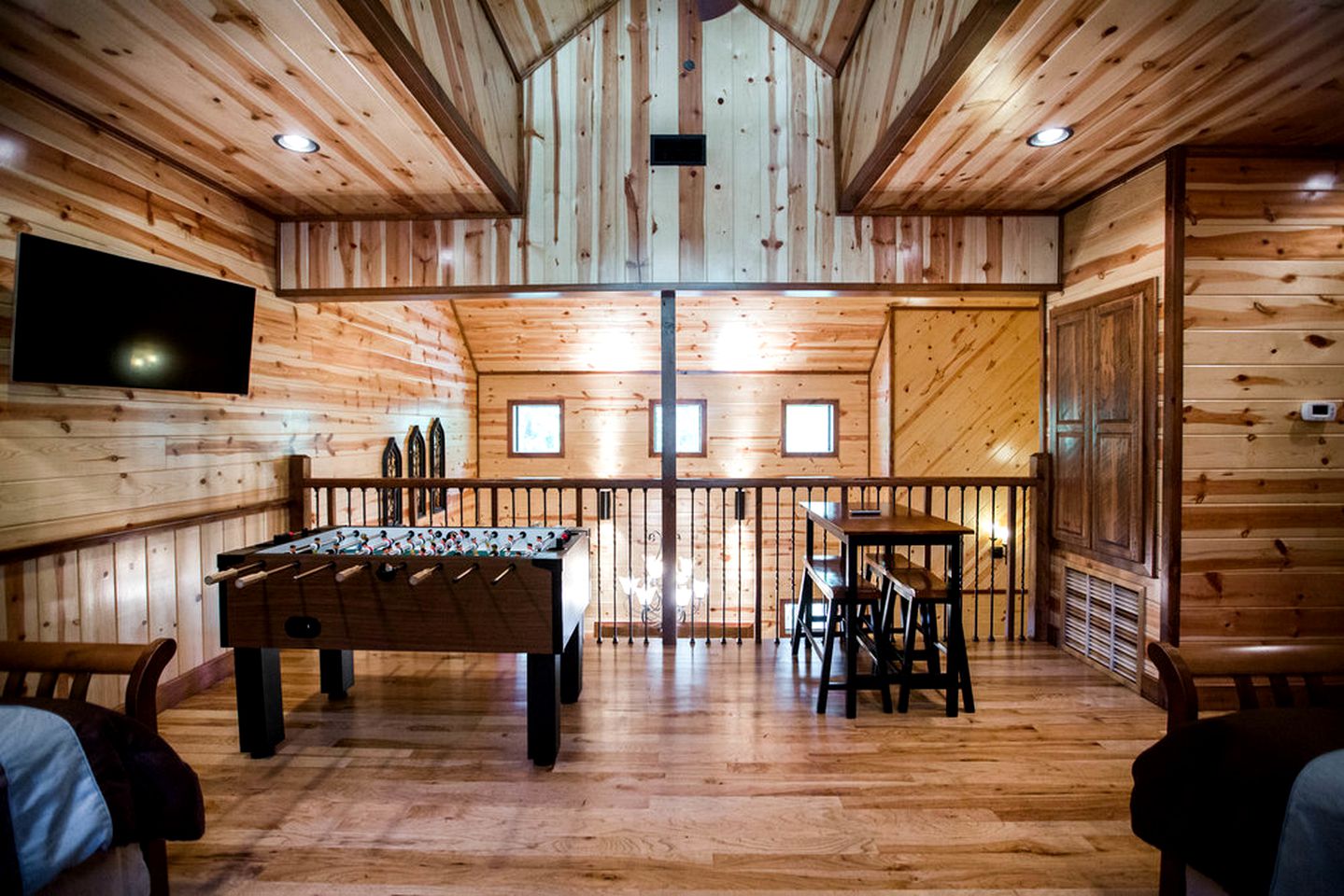 Deluxe Log Cabin Rental with Lovely Woodland Views in Broken Bow, Oklahoma