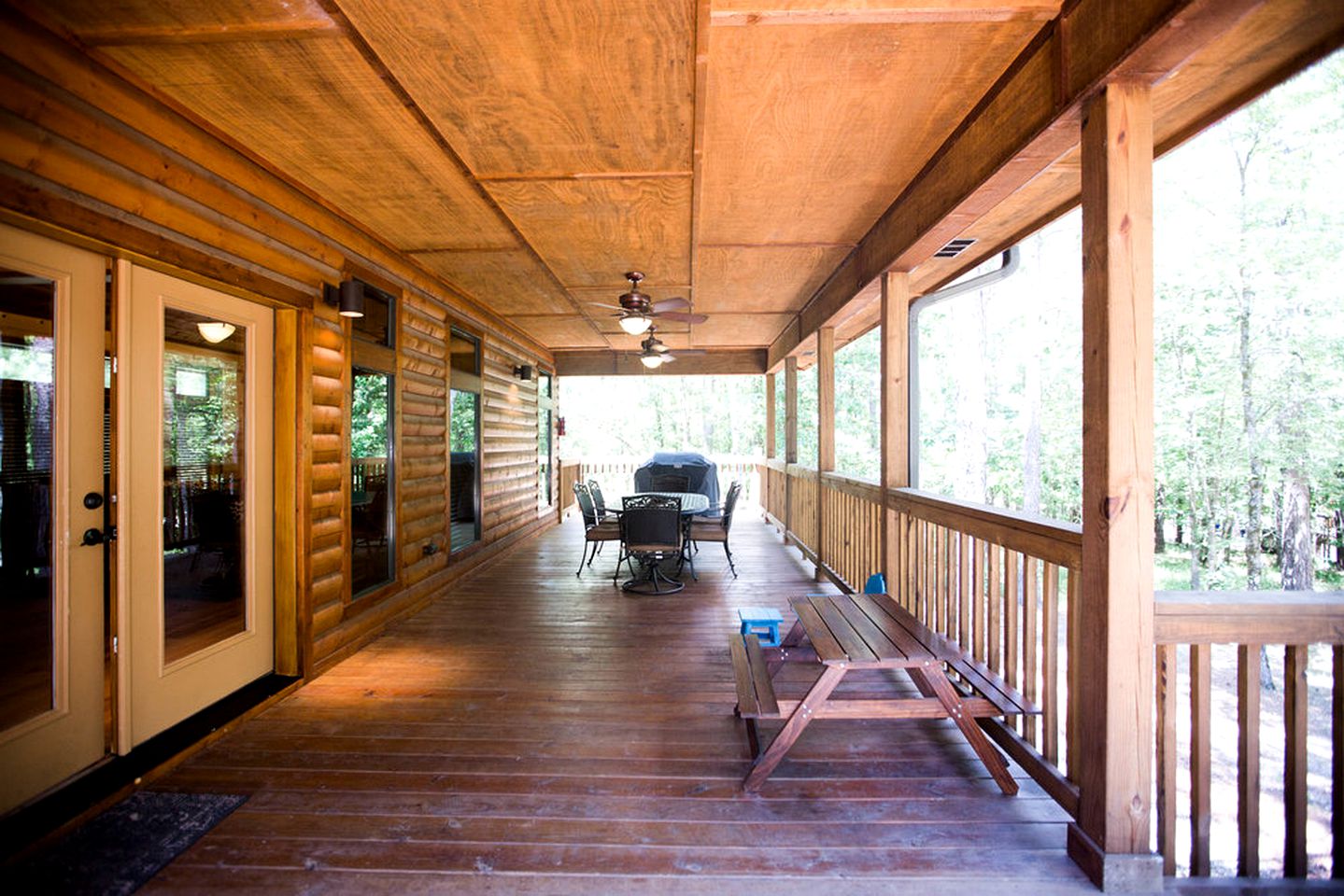 Deluxe Log Cabin Rental with Lovely Woodland Views in Broken Bow, Oklahoma