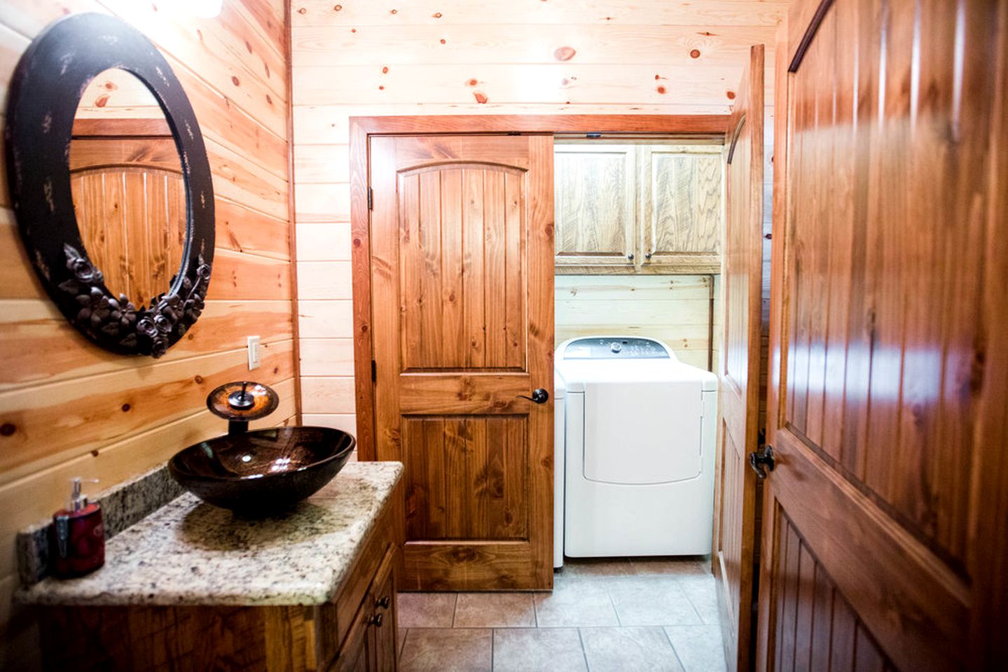 Deluxe Log Cabin Rental with Lovely Woodland Views in Broken Bow, Oklahoma