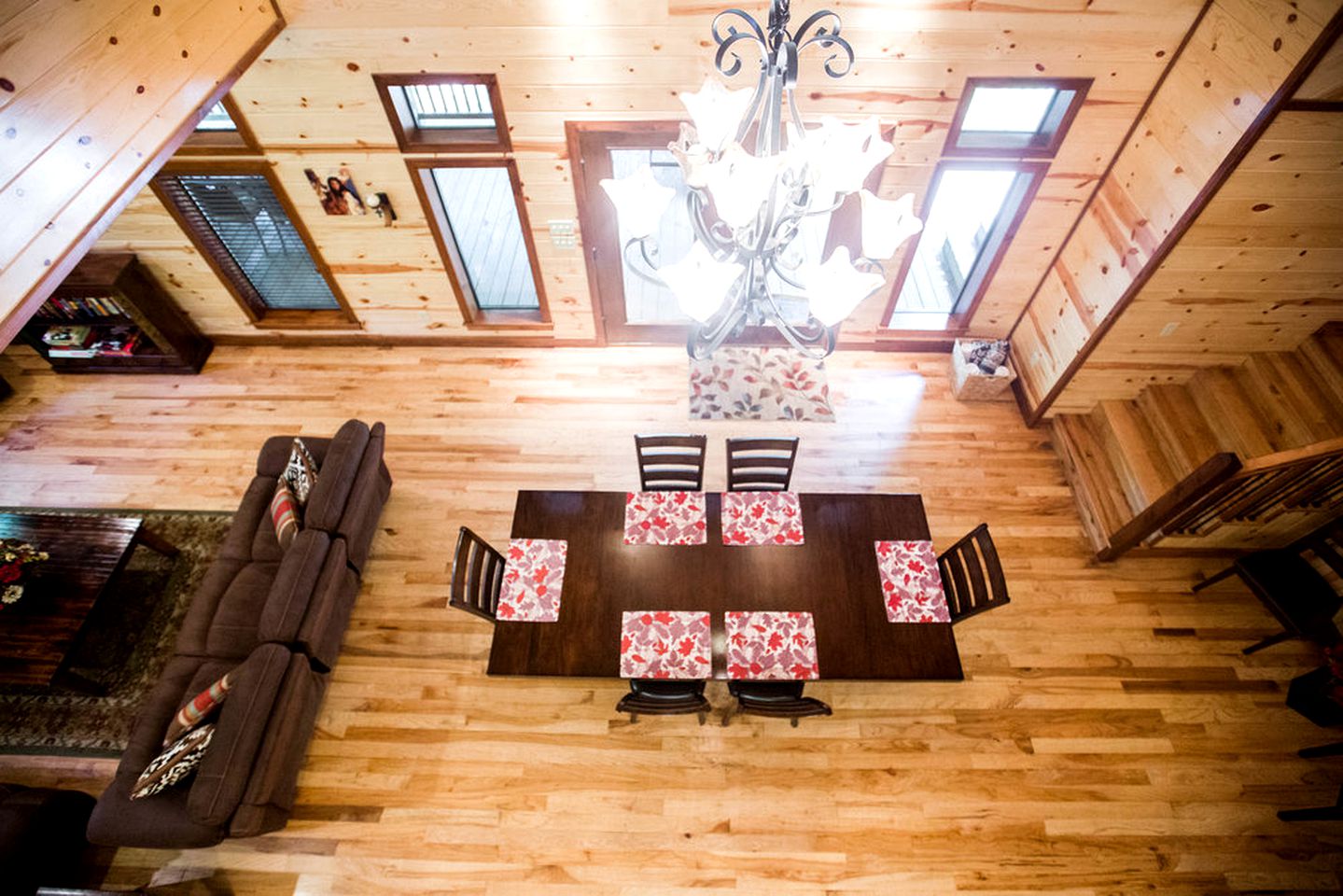 Deluxe Log Cabin Rental with Lovely Woodland Views in Broken Bow, Oklahoma