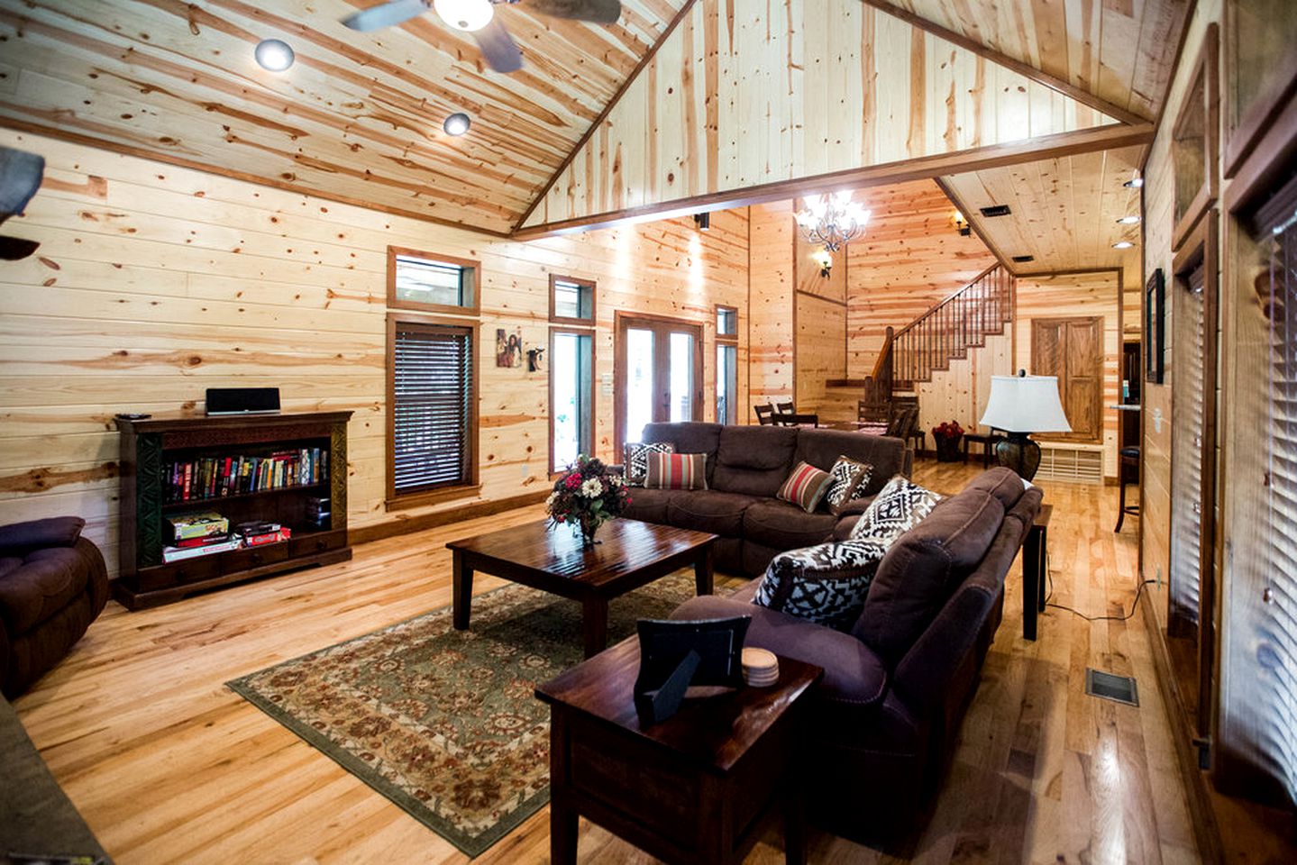 Deluxe Log Cabin Rental with Lovely Woodland Views in Broken Bow, Oklahoma