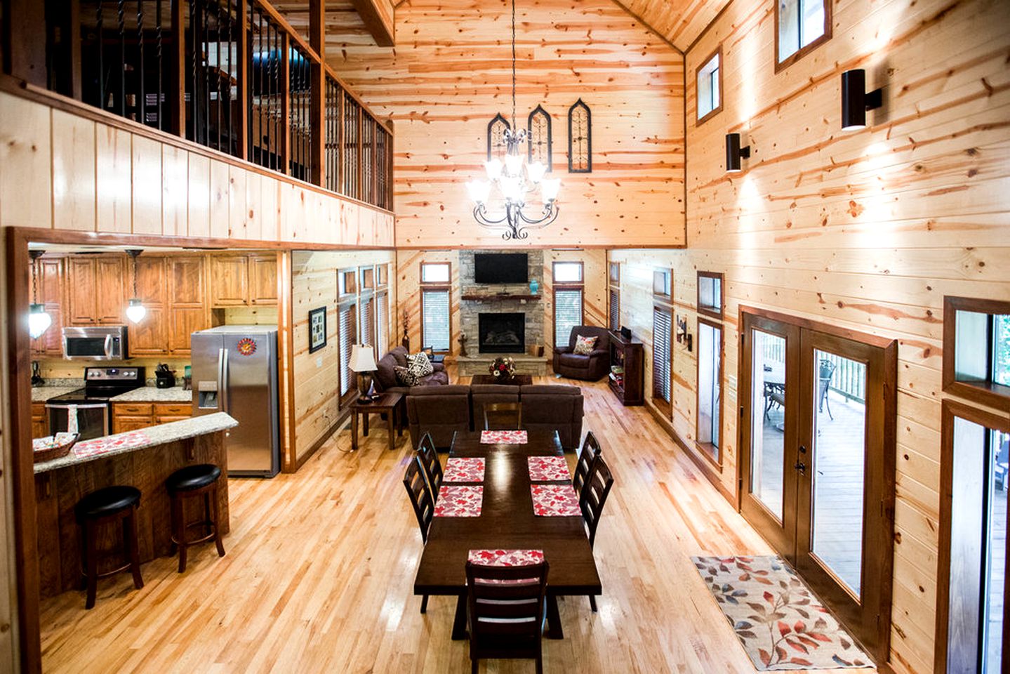 Deluxe Log Cabin Rental with Lovely Woodland Views in Broken Bow, Oklahoma