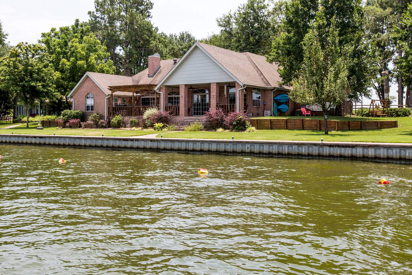 Spacious Cottage Rental on the Shores of Cedar Creek Lake in Mabank, Texas