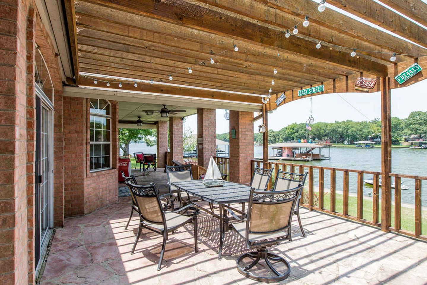 Spacious Cottage Rental on the Shores of Cedar Creek Lake in Mabank, Texas