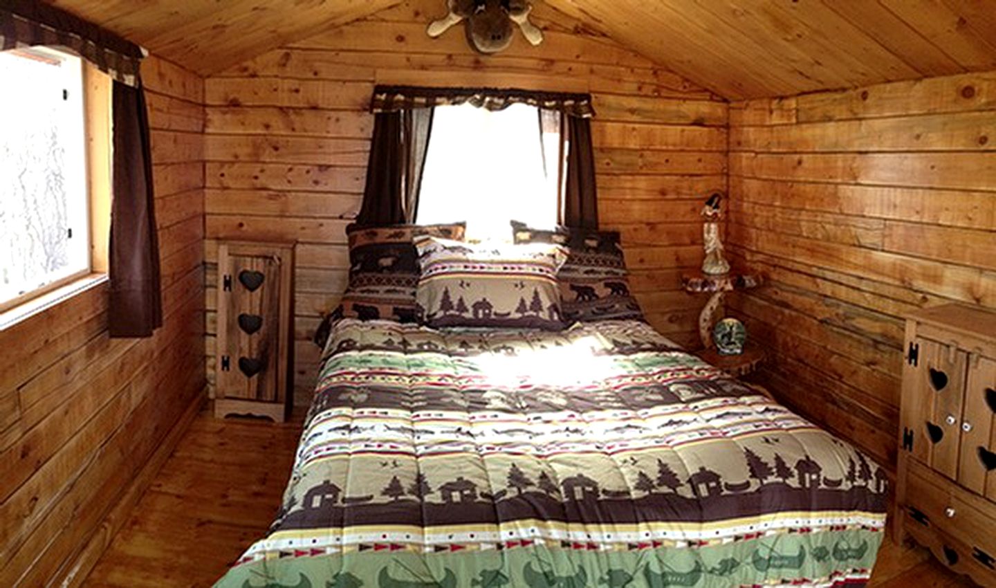 Rustic Cabin Rental in Lander, Wyoming