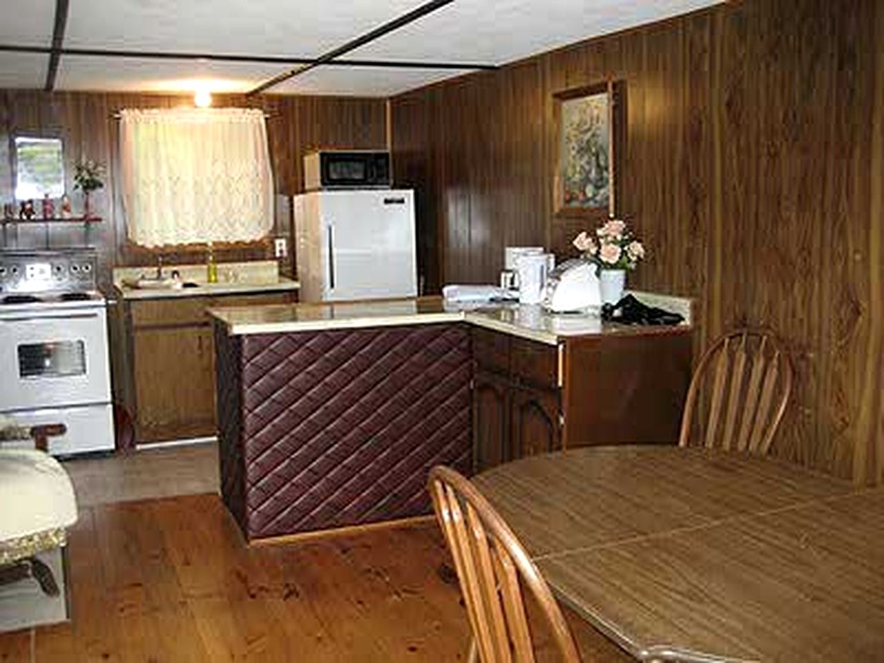 Lang Lake Resort, Cabins 32200, Espanola, Canada Glamping Hub