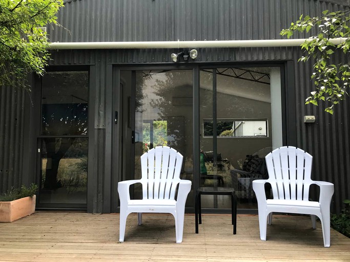 This lovely Port Campbell accommodation is located on a working farm near the Great Otway National Park, perfect for weekend getaways!