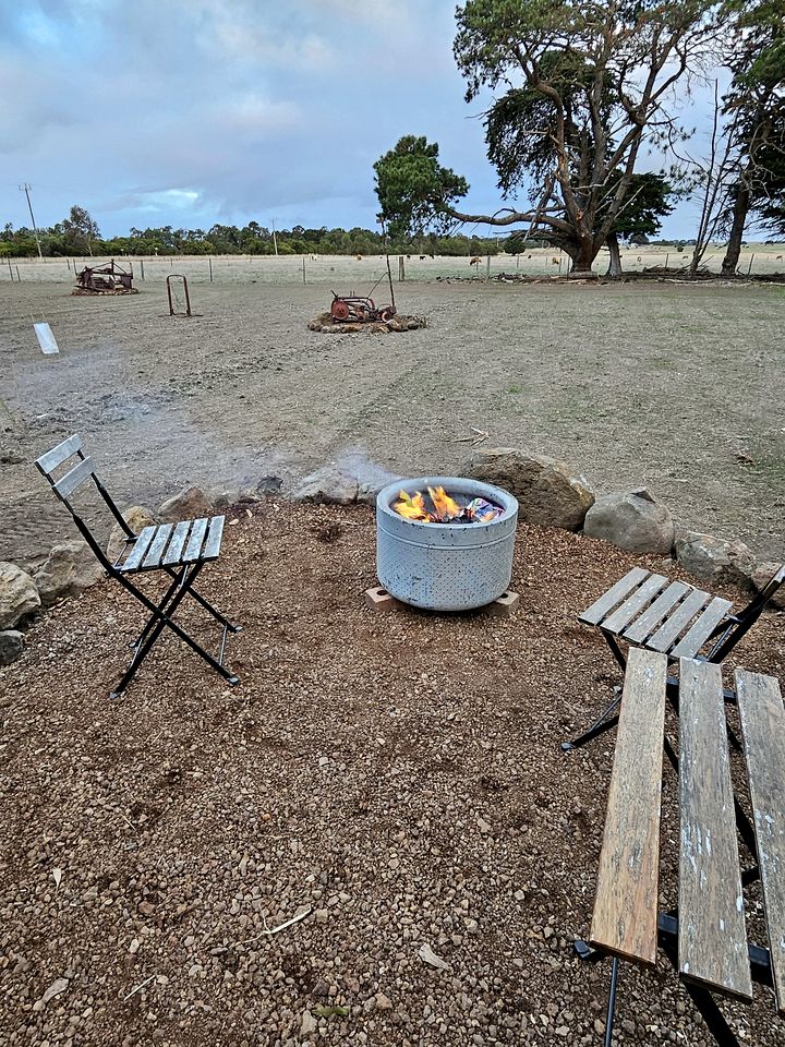 Cozy Tiny House with Lovely Outdoor Area and BBQ in Purdeet, Victoria