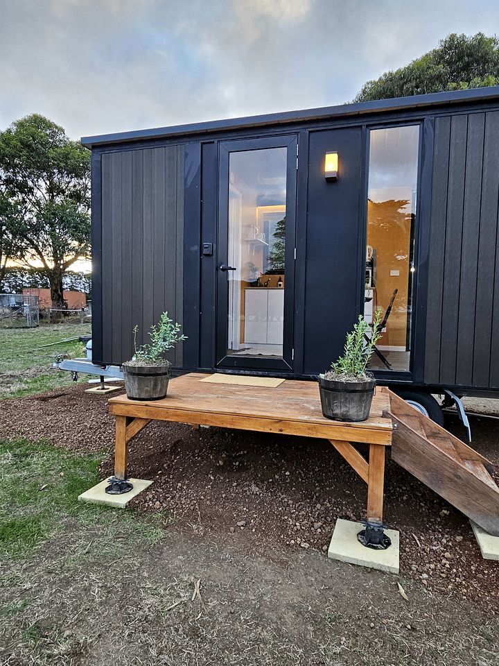 Cozy Tiny House with Lovely Outdoor Area and BBQ in Purdeet, Victoria
