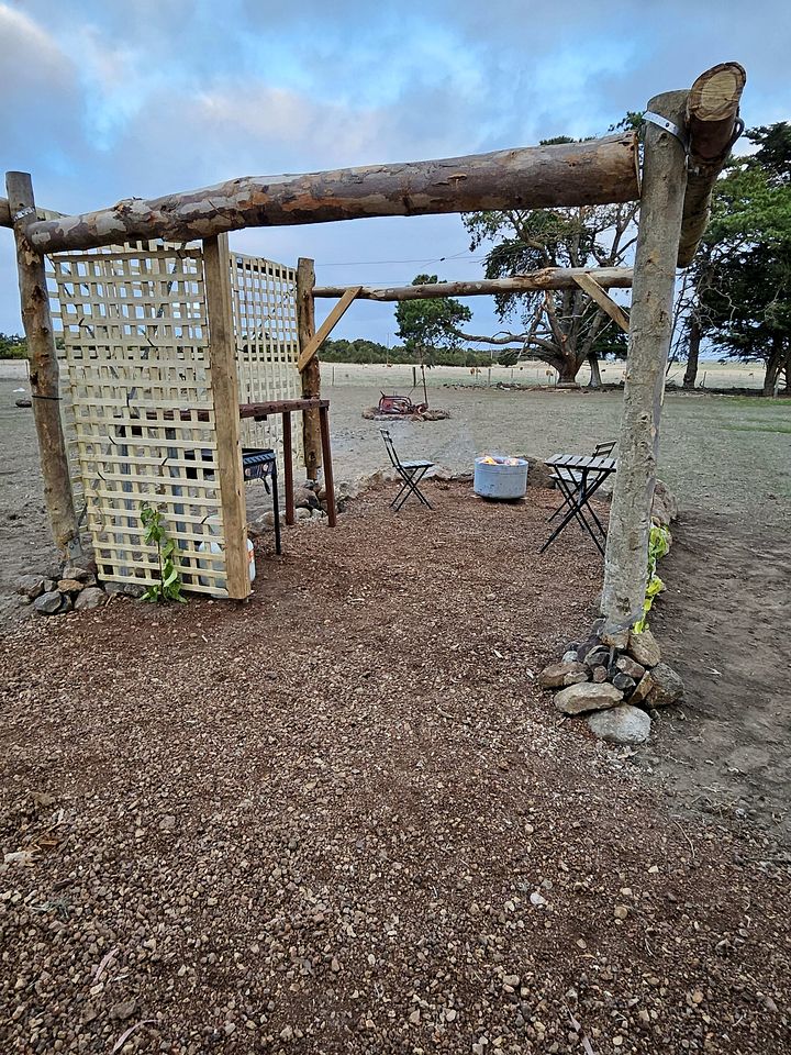 Cozy Tiny House with Lovely Outdoor Area and BBQ in Purdeet, Victoria