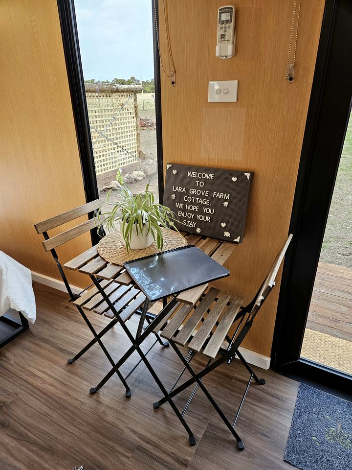Cozy Tiny House with Lovely Outdoor Area and BBQ in Purdeet, Victoria