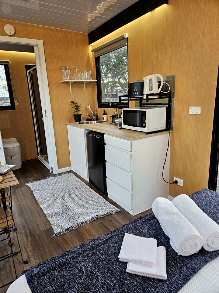Cozy Tiny House with Lovely Outdoor Area and BBQ in Purdeet, Victoria