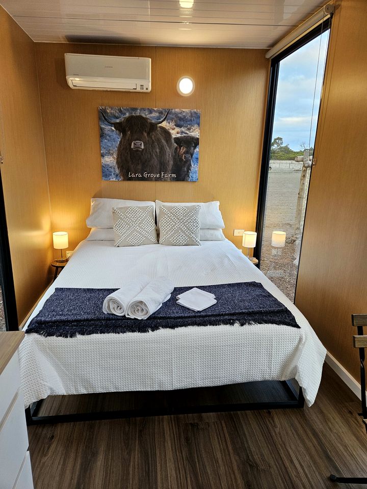 Cozy Tiny House with Lovely Outdoor Area and BBQ in Purdeet, Victoria