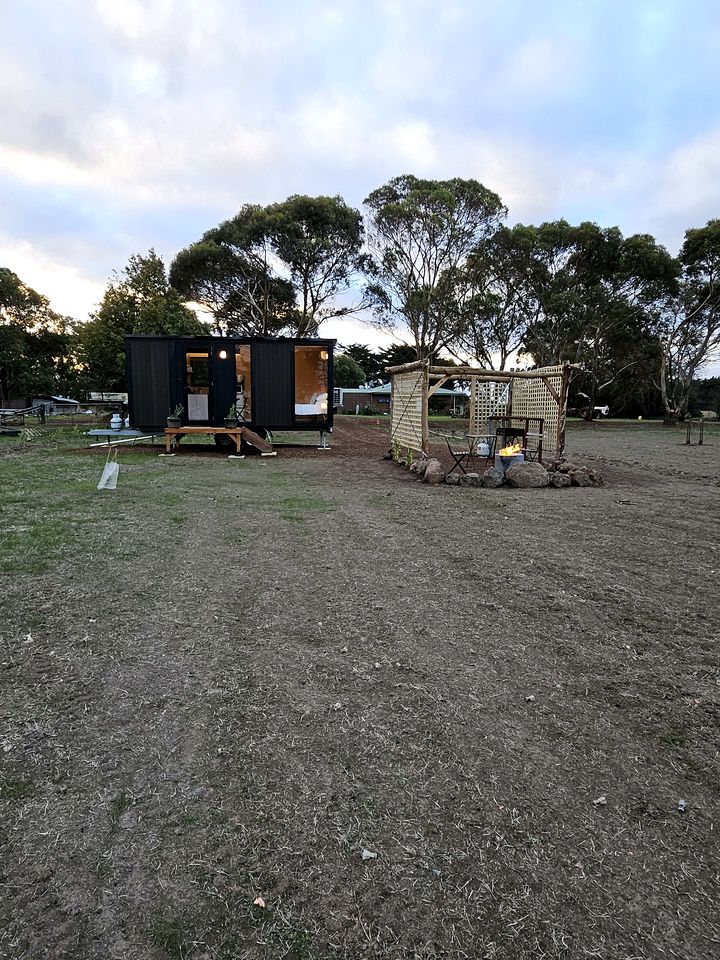 Cozy Tiny House with Lovely Outdoor Area and BBQ in Purdeet, Victoria