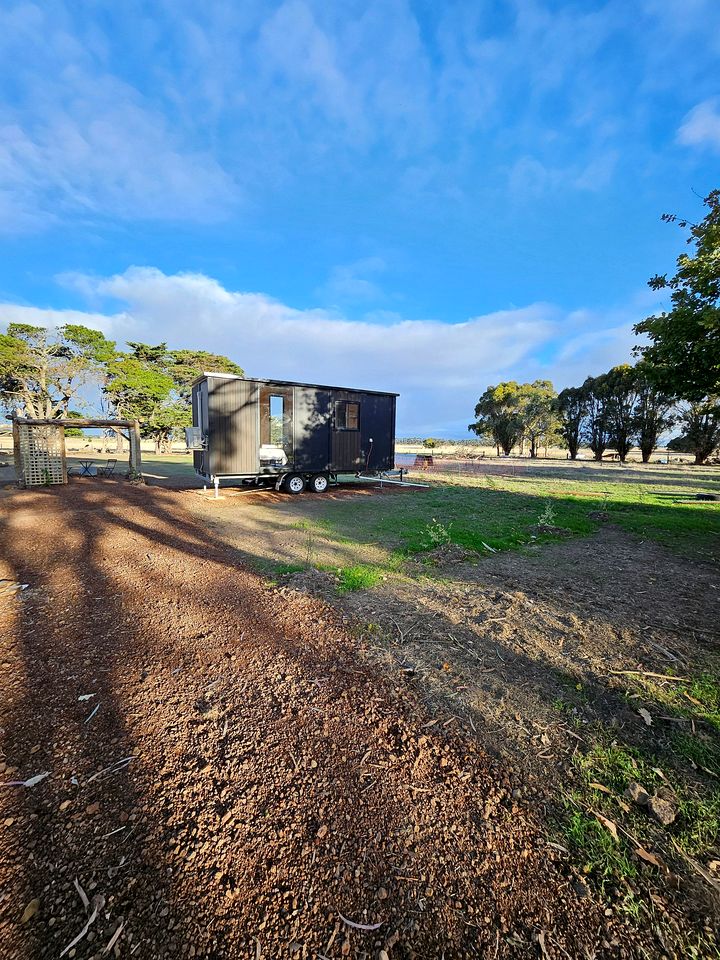 Cozy Tiny House with Lovely Outdoor Area and BBQ in Purdeet, Victoria