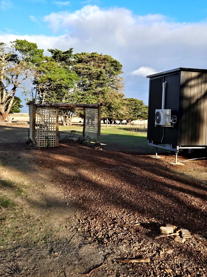 Cozy Tiny House with Lovely Outdoor Area and BBQ in Purdeet, Victoria