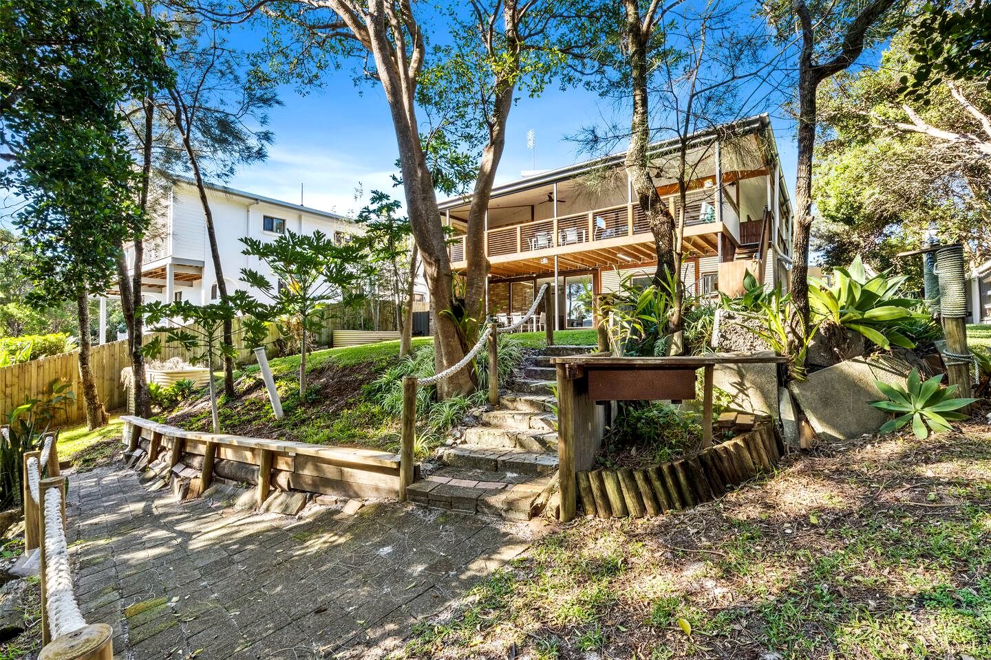 Spacious Creekside Holiday Home with Games Room & Private Studio near Hastings Point Beach, NSW