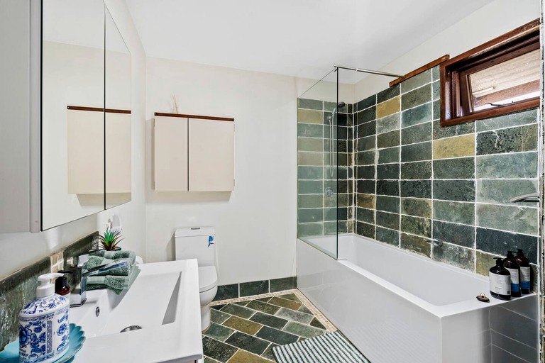 Vacation Rentals (Australia, --, --)