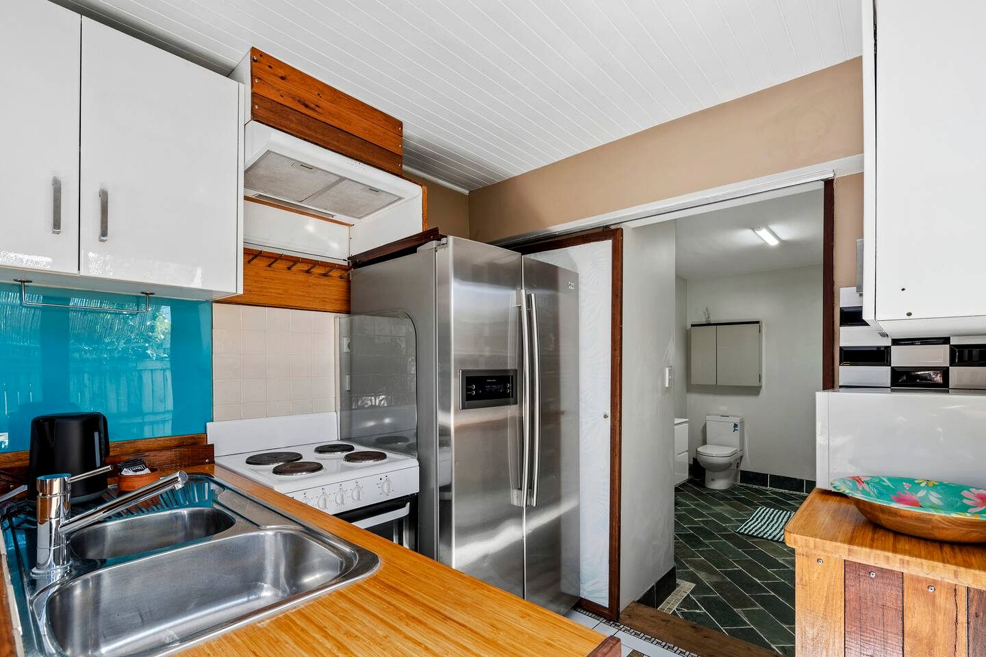 Spacious Creekside Holiday Home with Games Room & Private Studio near Hastings Point Beach, NSW