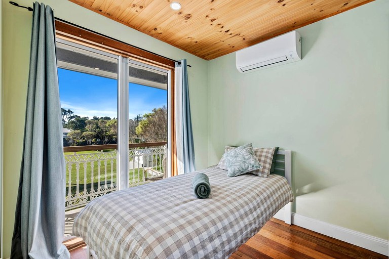 Vacation Rentals (Australia, --, --)