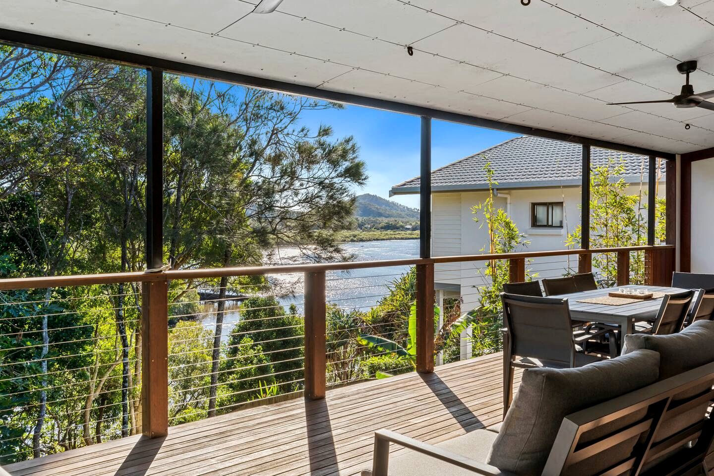 Spacious Creekside Holiday Home with Games Room & Private Studio near Hastings Point Beach, NSW