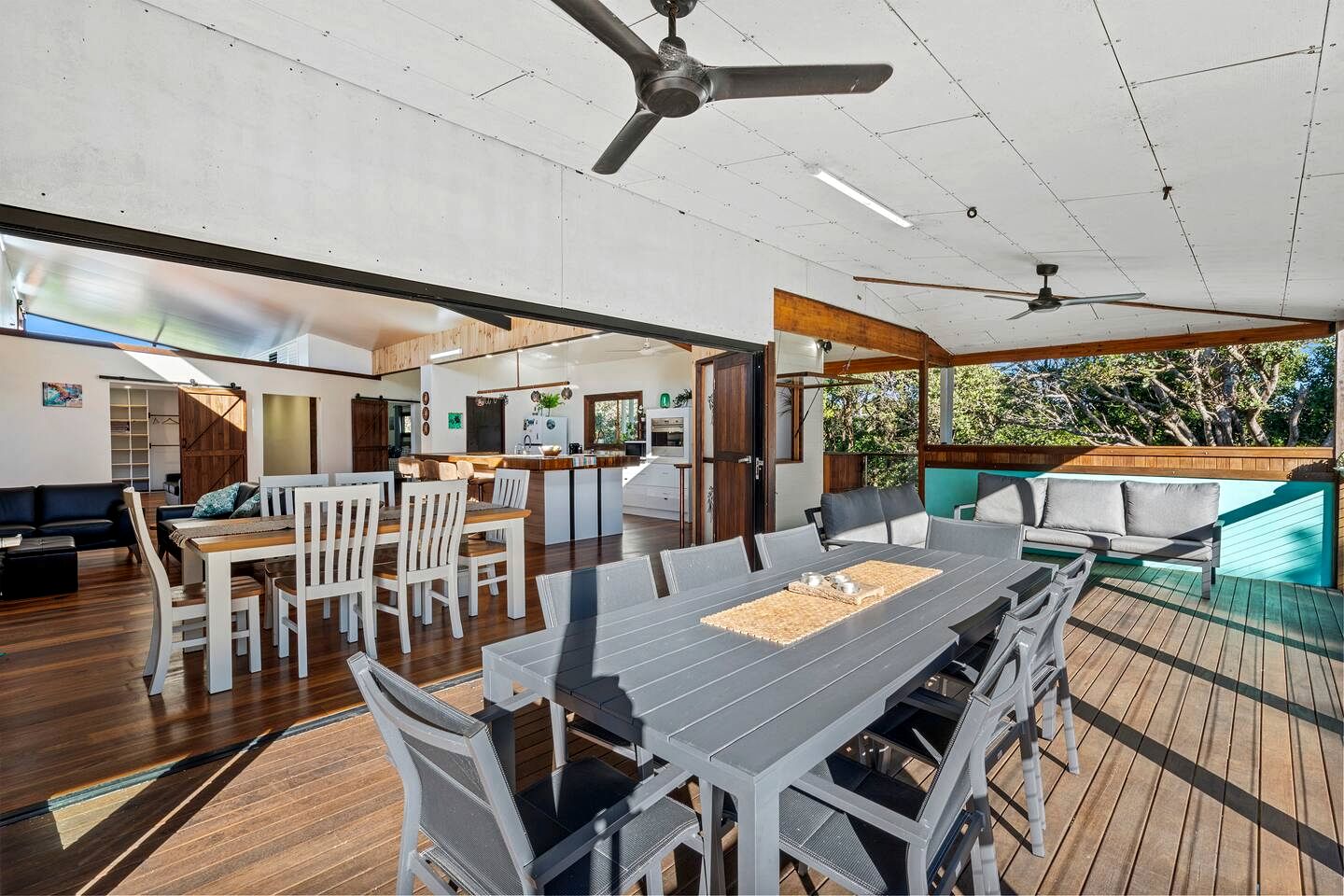 Spacious Creekside Holiday Home with Games Room & Private Studio near Hastings Point Beach, NSW