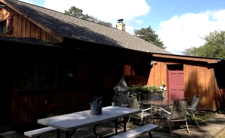 Cabins (Covington, Virginia, United States)