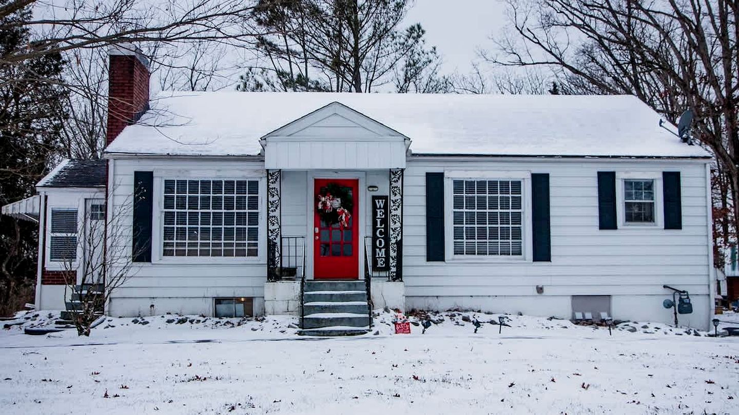 Large, Farmhouse Style Cottage near Lake Cumberland State Resort Park, Perfect for a Kentucky Summer Holiday