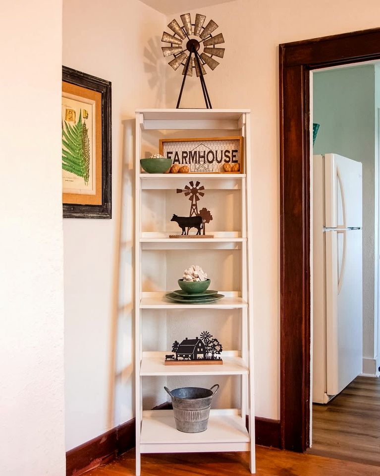 Large, Farmhouse Style Cottage near Lake Cumberland State Resort Park, Perfect for a Kentucky Summer Holiday