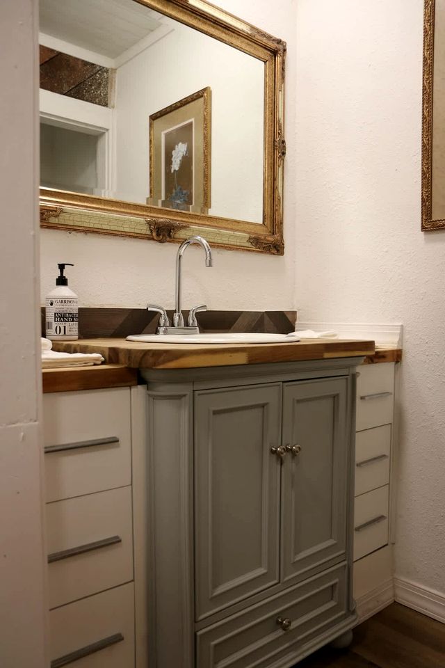 Large, Farmhouse Style Cottage near Lake Cumberland State Resort Park, Perfect for a Kentucky Summer Holiday