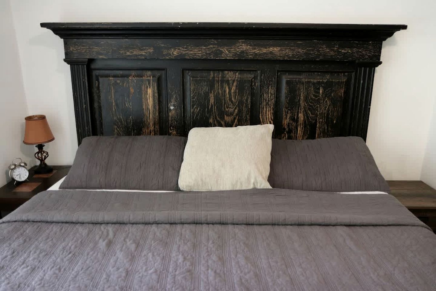 Large, Farmhouse Style Cottage near Lake Cumberland State Resort Park, Perfect for a Kentucky Summer Holiday