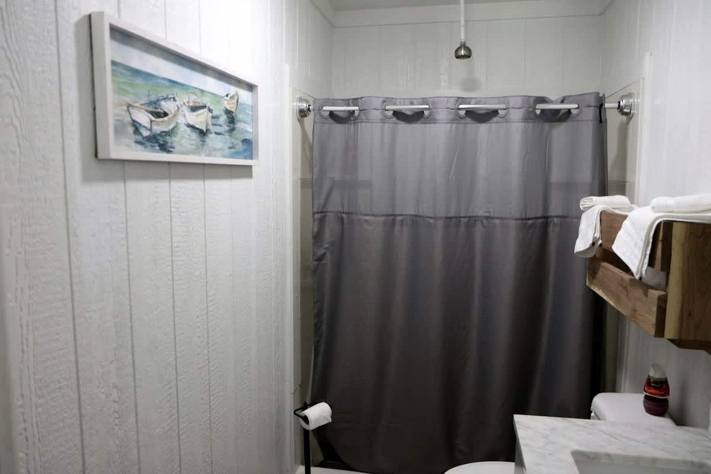 Large, Farmhouse Style Cottage near Lake Cumberland State Resort Park, Perfect for a Kentucky Summer Holiday