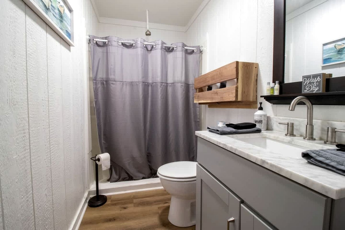 Large, Farmhouse Style Cottage near Lake Cumberland State Resort Park, Perfect for a Kentucky Summer Holiday