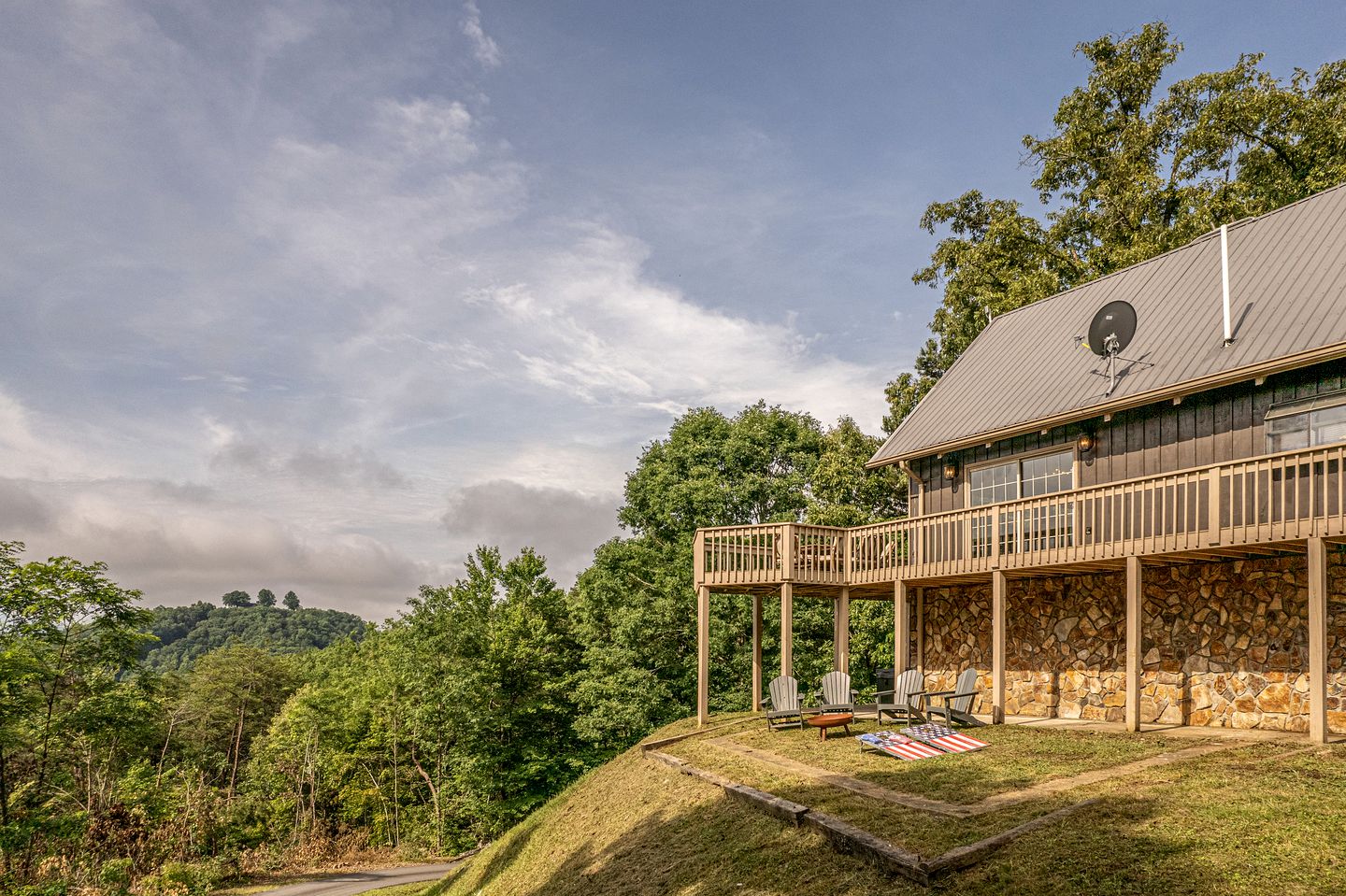 Exclusive Mountain Retreat: Secluded Cabin Experience in North Carolina