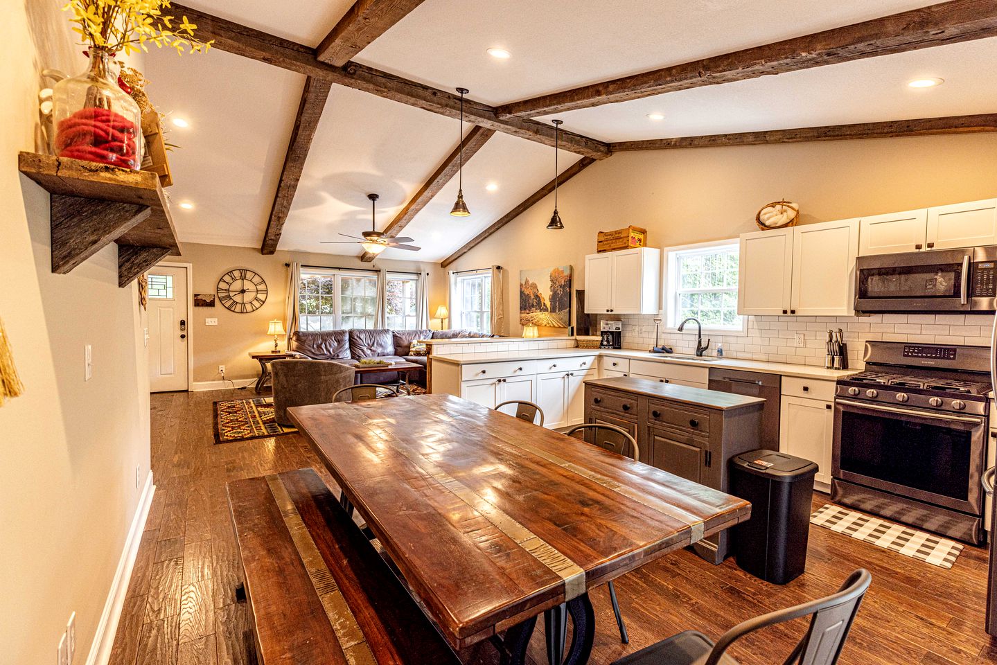 Exclusive Mountain Retreat: Secluded Cabin Experience in North Carolina