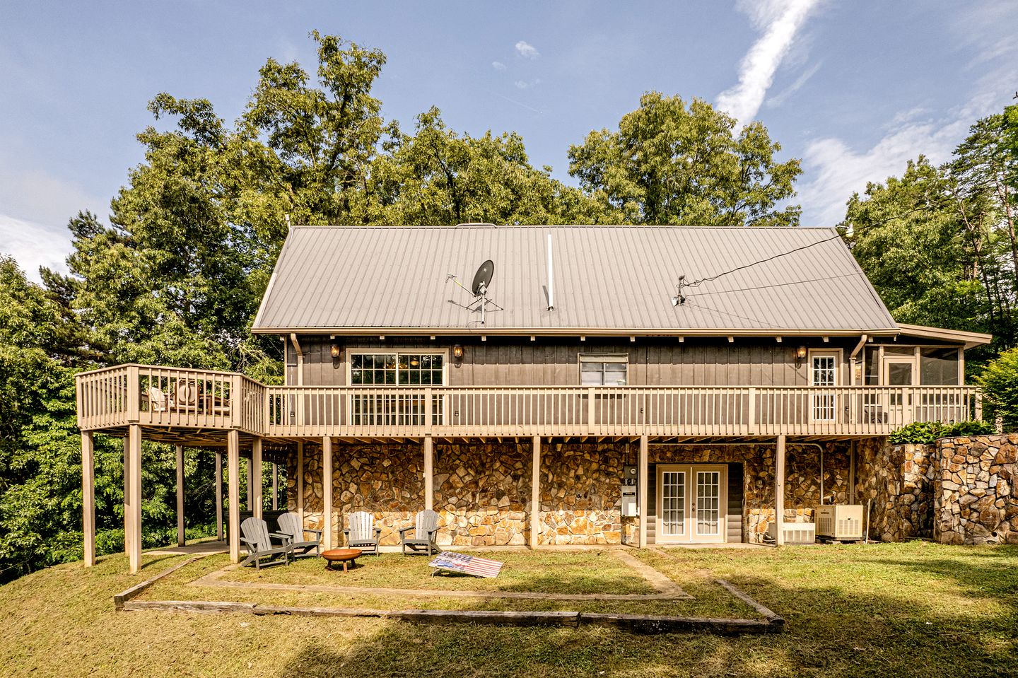 Exclusive Mountain Retreat: Secluded Cabin Experience in North Carolina