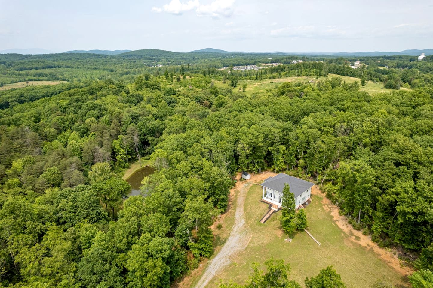 Large Rental with Fire Pit Ideal for Groups in Virginia