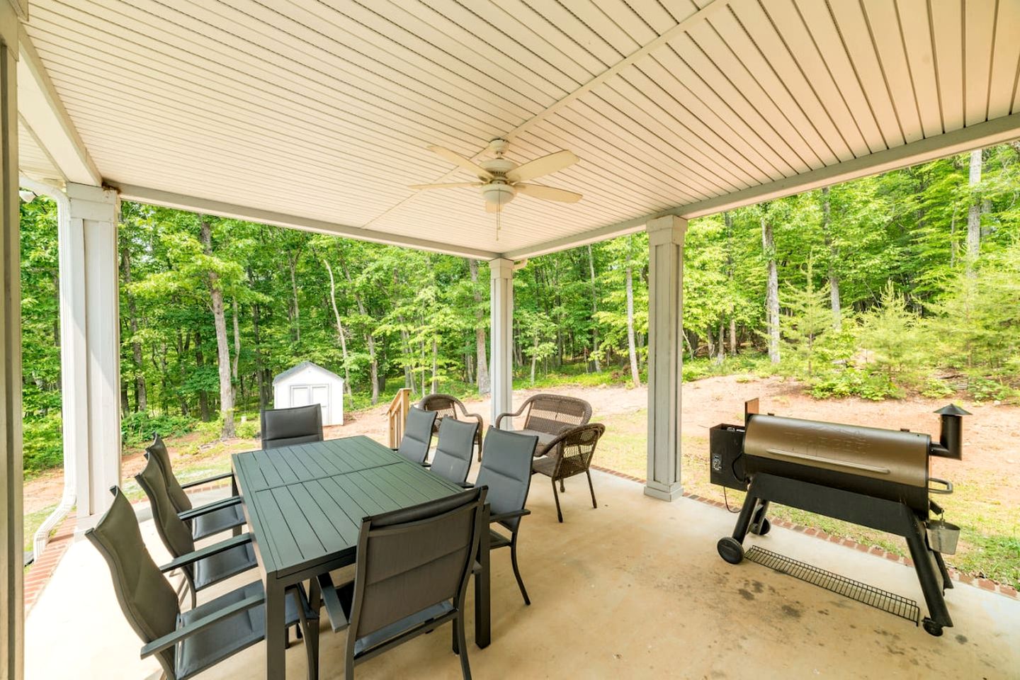 Large Rental with Fire Pit Ideal for Groups in Virginia