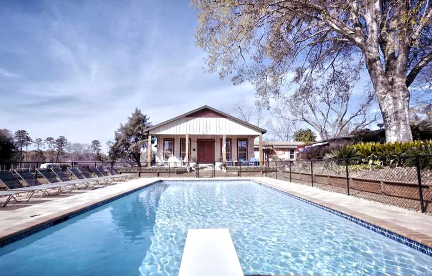 Cabin Rental in Kennard, Texas