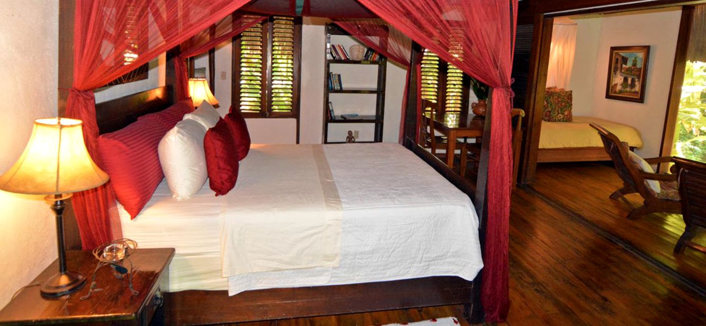 All Inclusive Hut Accommodation for a Weekend Getaway in La Ceiba, Honduras