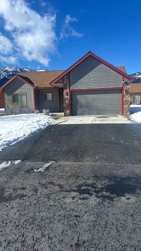 Spacious Remodeled Retreat Perfect for Year-Round Getaways in Donnelly, Idaho
