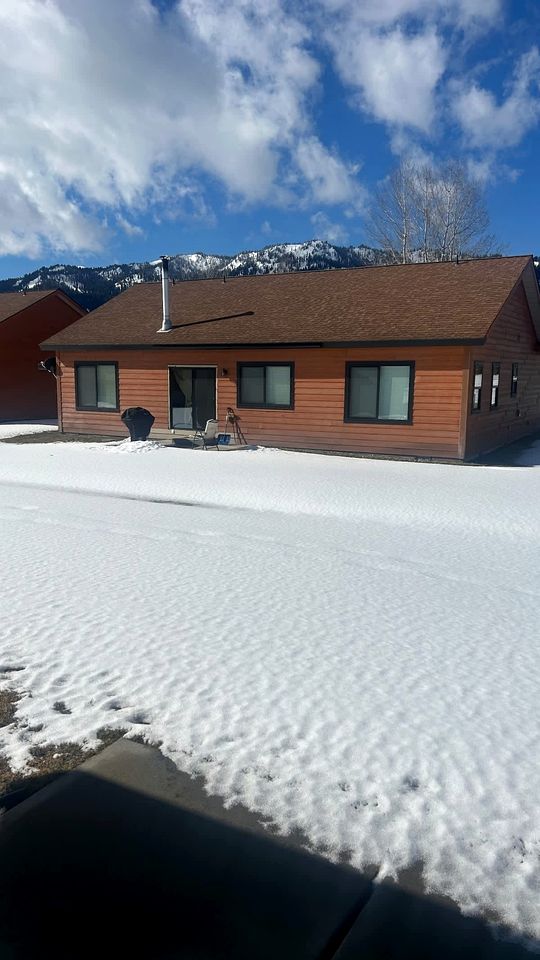 Spacious Remodeled Retreat Perfect for Year-Round Getaways in Donnelly, Idaho